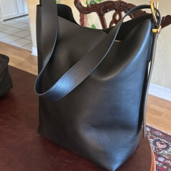Brand New Madewell Leather Essential Bucket Tote with tag original price $178 - Picture 4 of 6